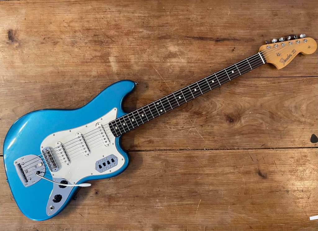 Fender Bass VI série Vintera II, réglée et top! En ligne&nbsp;!